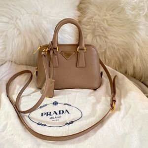💯 Authentic Prada Saffiano crossbody bag